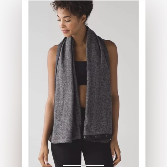 Lululemon Vinyasa Scarf - Black Gray Heathered Herringbone - Picture 3 of 11